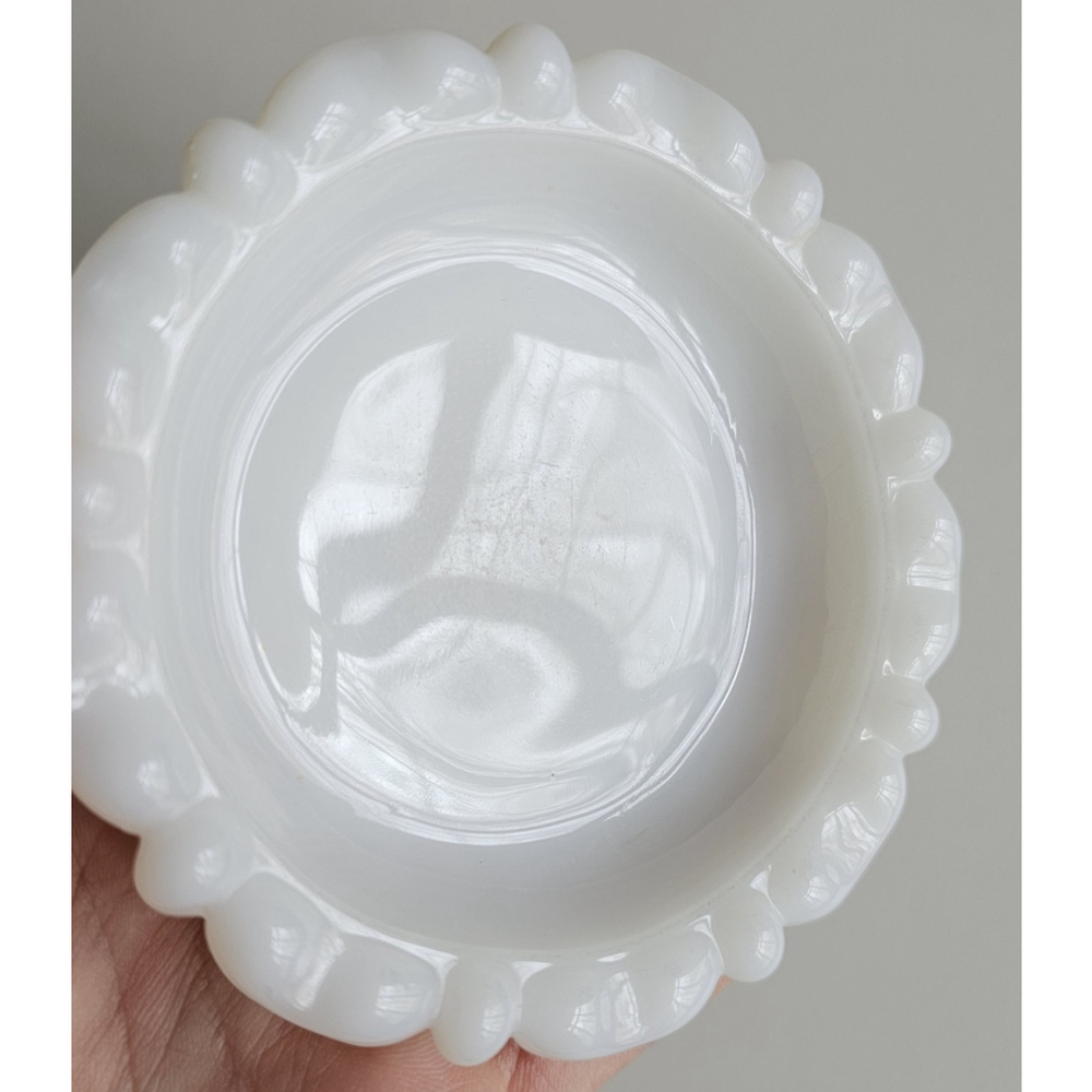 Vintage Anchor Hocking Milk Glass Thumbprint Design Ashtray 4" Round - Picture 6 of 7